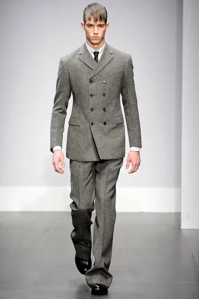 Look 15